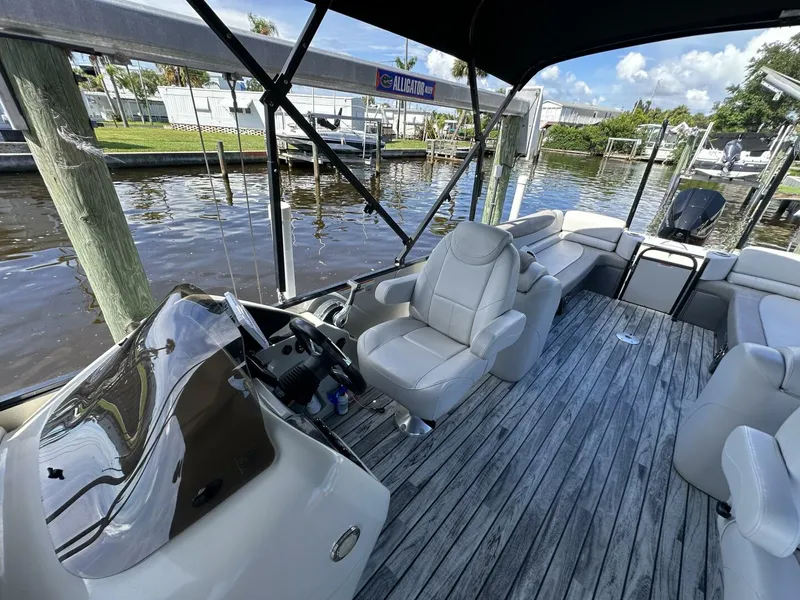 Slide: The Image of Avalon 2585 Catalina Platinum Quad Lounger 2019 - 5553169