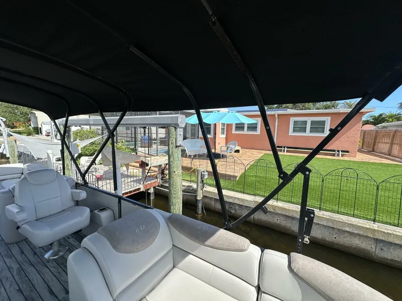 Slide: The Image of Avalon 2585 Catalina Platinum Quad Lounger 2019 - 5553173