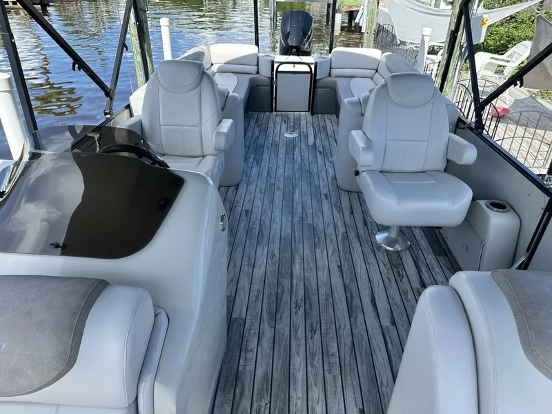 Slide: The Image of Avalon 2585 Catalina Platinum Quad Lounger 2019 - 5553174