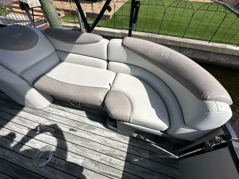 Slide: The Image of Avalon 2585 Catalina Platinum Quad Lounger 2019 - 5553176