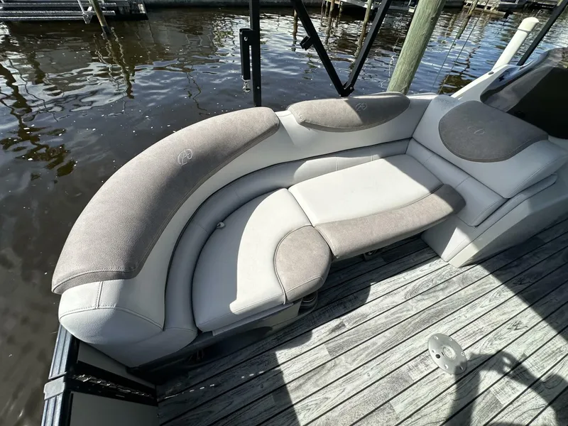 Slide: The Image of Avalon 2585 Catalina Platinum Quad Lounger 2019 - 5553177