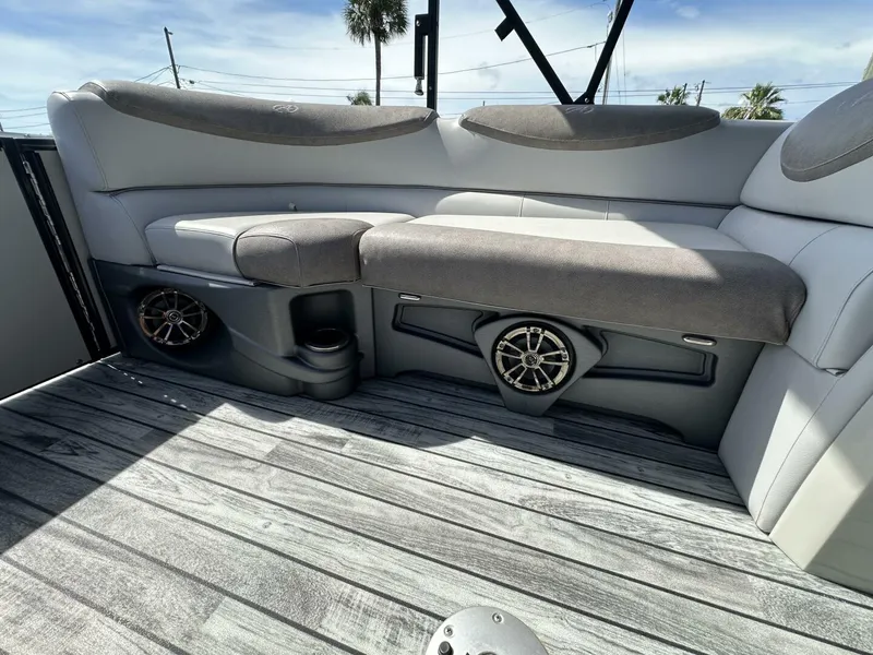 Slide: The Image of Avalon 2585 Catalina Platinum Quad Lounger 2019 - 5553178