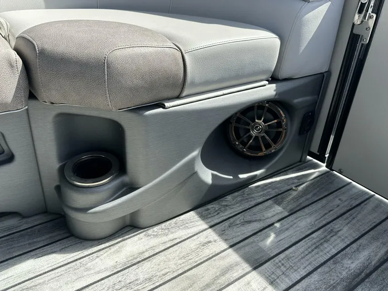 Slide: The Image of Avalon 2585 Catalina Platinum Quad Lounger 2019 - 5553179