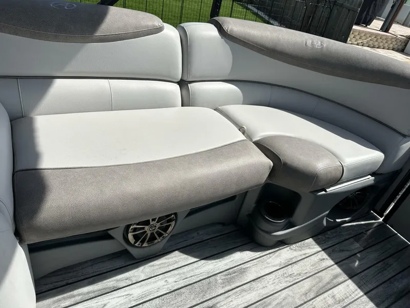 Slide: The Image of Avalon 2585 Catalina Platinum Quad Lounger 2019 - 5553182