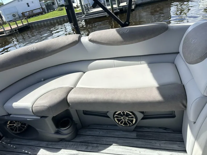 Slide: The Image of Avalon 2585 Catalina Platinum Quad Lounger 2019 - 5553183
