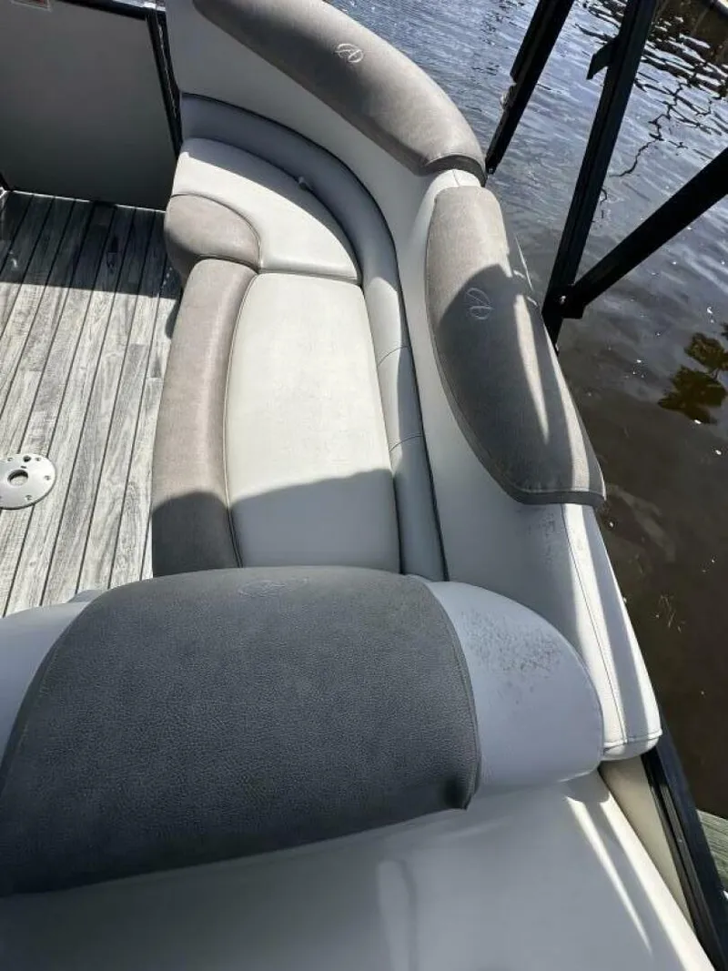 Slide: The Image of Avalon 2585 Catalina Platinum Quad Lounger 2019 - 5553184