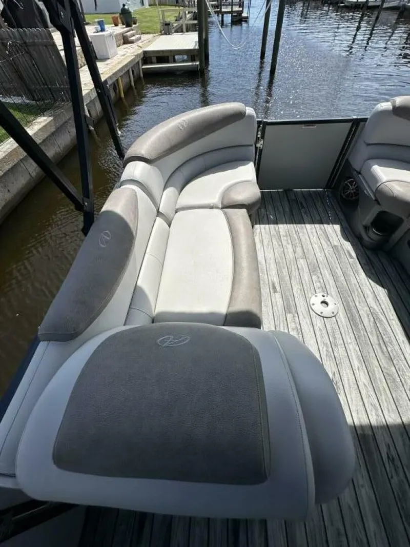 Slide: The Image of Avalon 2585 Catalina Platinum Quad Lounger 2019 - 5553185