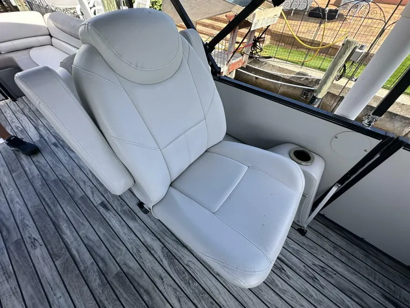 Slide: The Image of Avalon 2585 Catalina Platinum Quad Lounger 2019 - 5553198