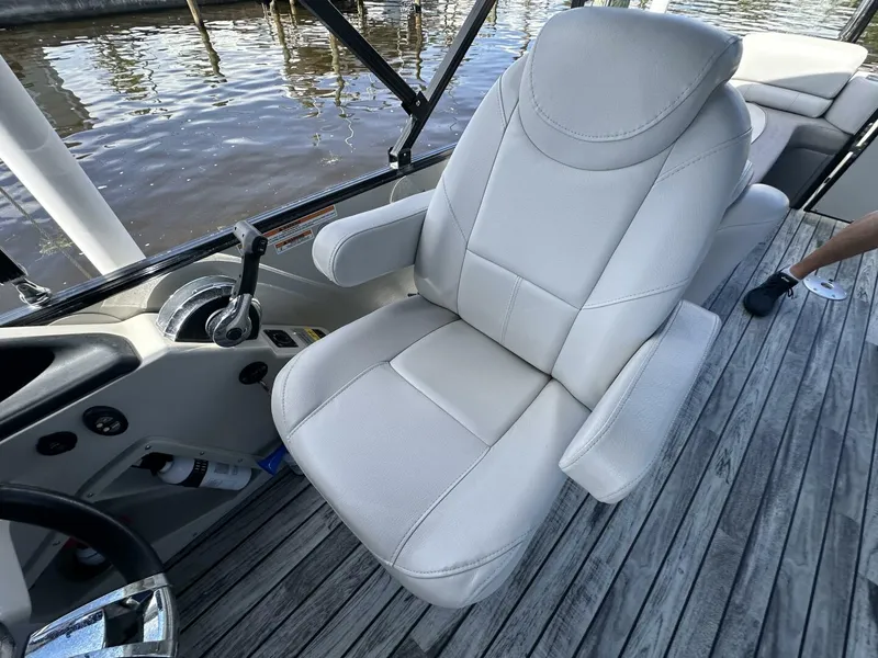 Slide: The Image of Avalon 2585 Catalina Platinum Quad Lounger 2019 - 5553199