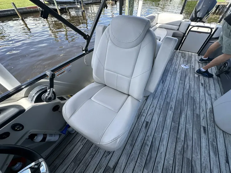 Slide: The Image of Avalon 2585 Catalina Platinum Quad Lounger 2019 - 5553200
