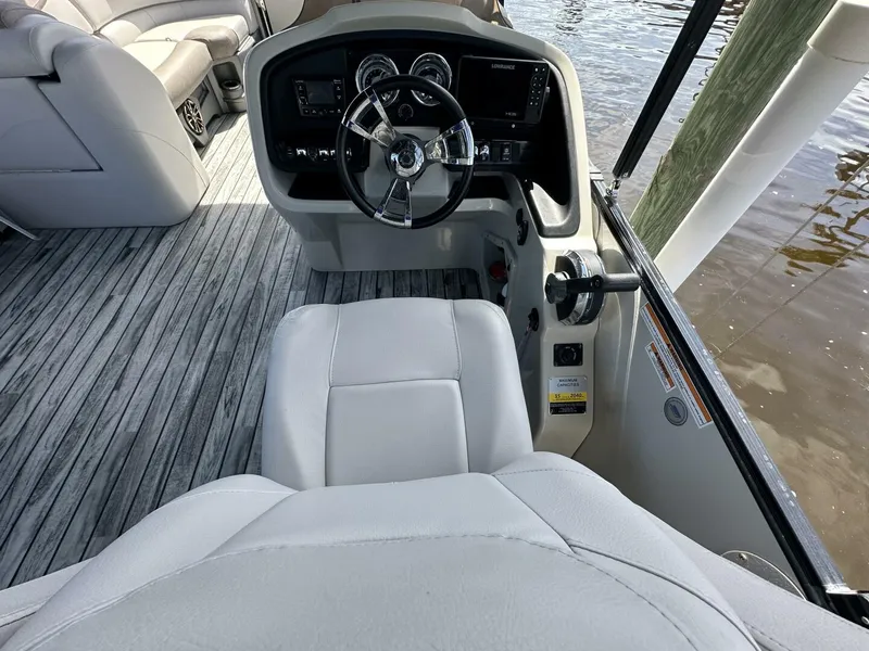 Slide: The Image of Avalon 2585 Catalina Platinum Quad Lounger 2019 - 5553201