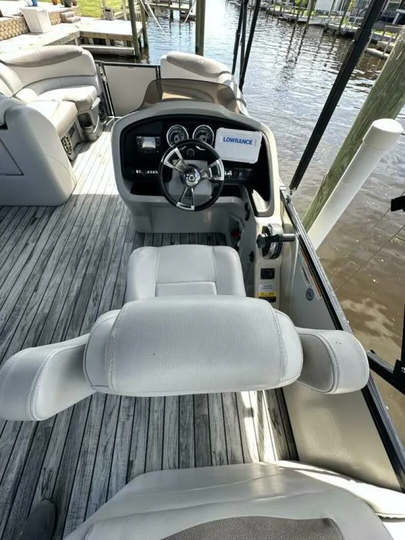 Slide: The Image of Avalon 2585 Catalina Platinum Quad Lounger 2019 - 5553203