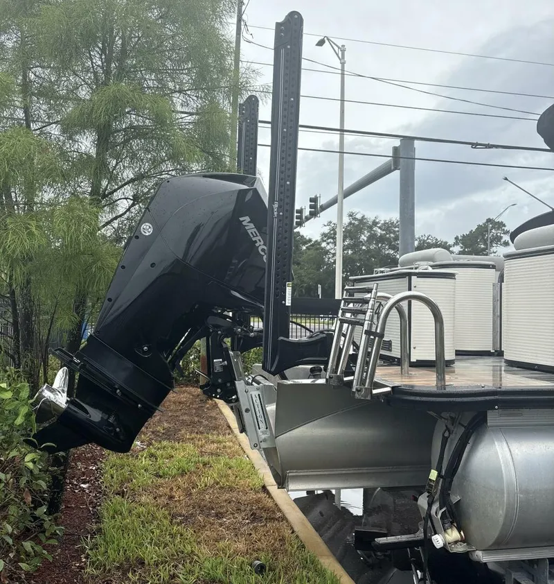 Slide: The Image of Avalon 2585 Catalina Platinum Quad Lounger 2019 - 5550077