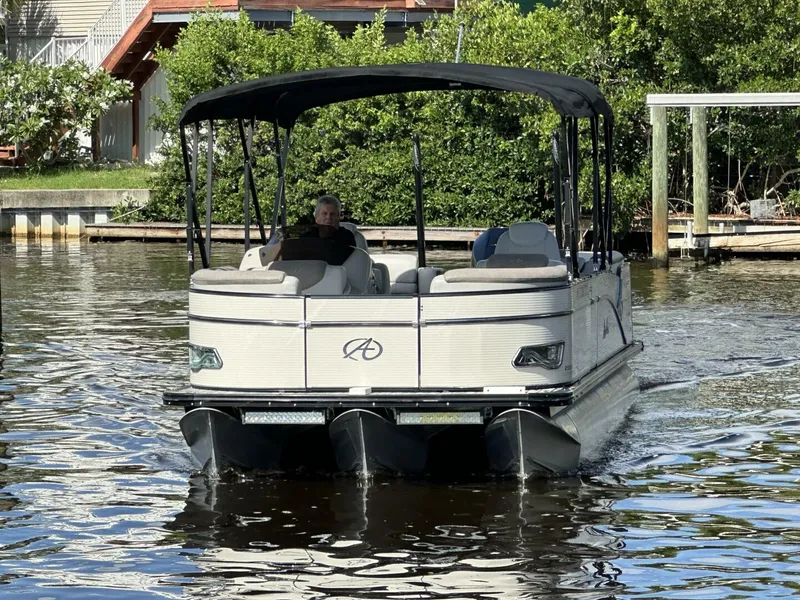 Slide: The Image of Avalon 2585 Catalina Platinum Quad Lounger 2019 - 5553148