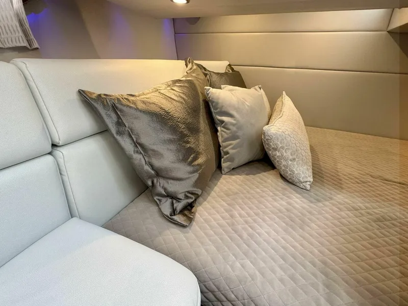 Slide: The Image of Formula 350 Crossover Bowrider 2024 - 5550354