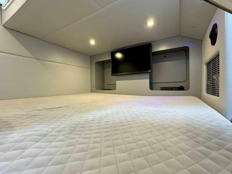 Slide: The Image of Formula 350 Crossover Bowrider 2024 - 5550355