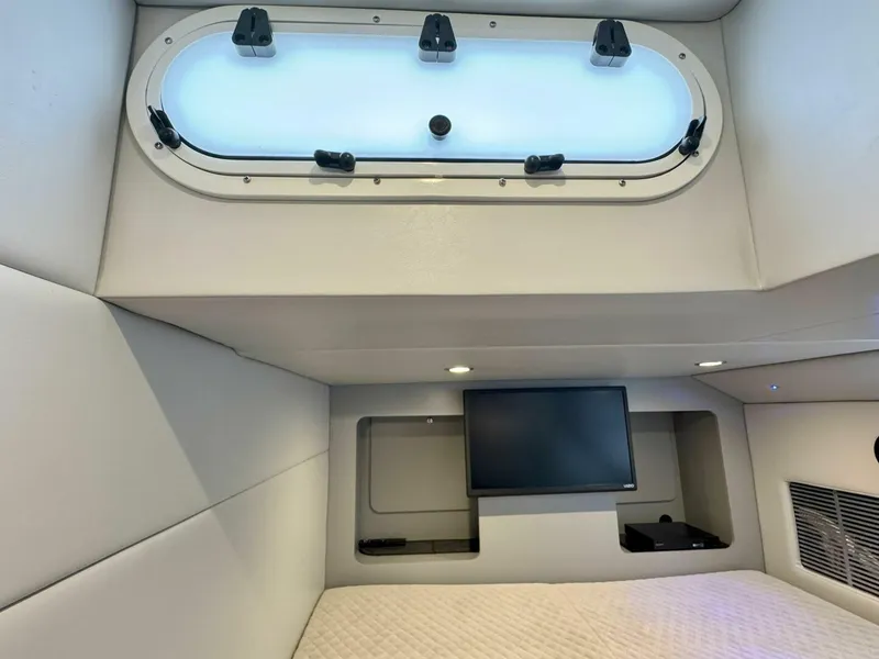 Slide: The Image of Formula 350 Crossover Bowrider 2024 - 5550357