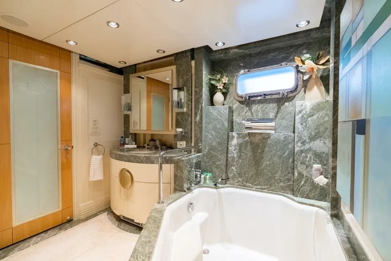 Slide: The Image of Delta Tri-Deck 2001 - 5946213