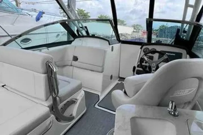 Slide: The Image of Boston Whaler 230 Vantage 2016 - 5551983