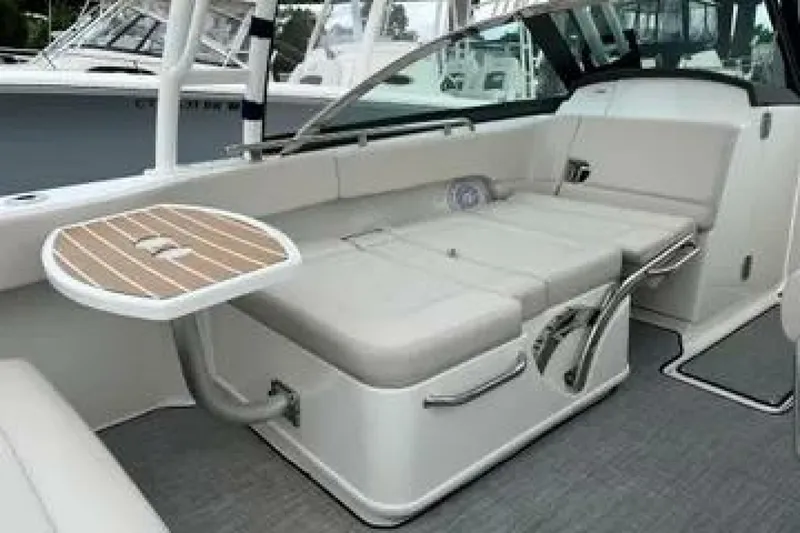 Slide: The Image of Boston Whaler 230 Vantage 2016 - 5551987