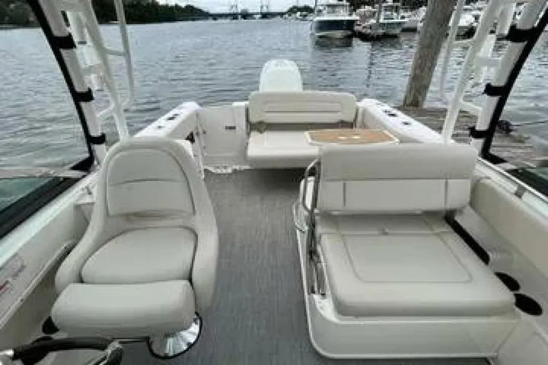 Slide: The Image of Boston Whaler 230 Vantage 2016 - 5551988