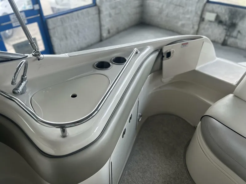 Slide: The Image of Sea Ray 240 Sundeck 2006 - 5552100