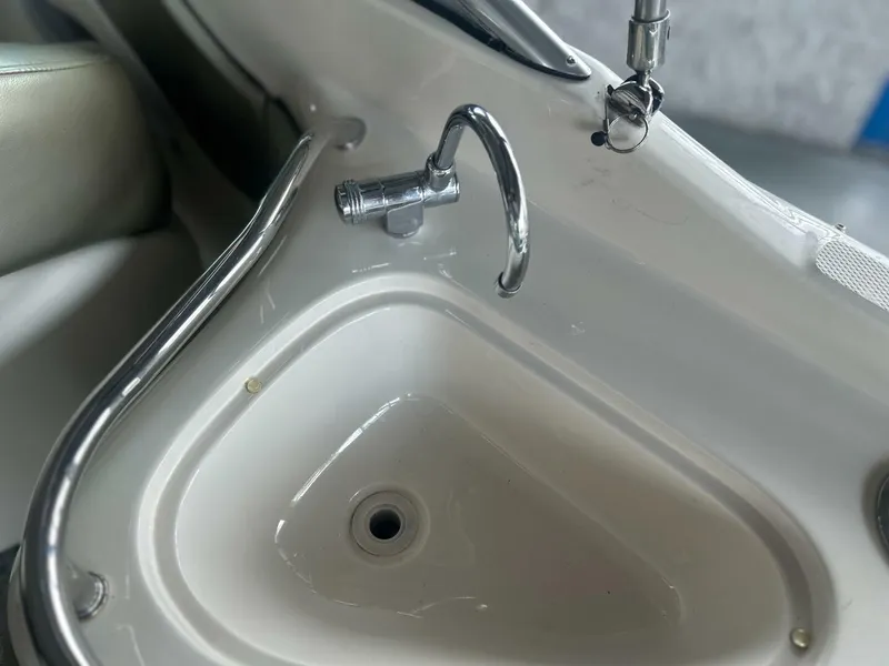 Slide: The Image of Sea Ray 240 Sundeck 2006 - 5552101