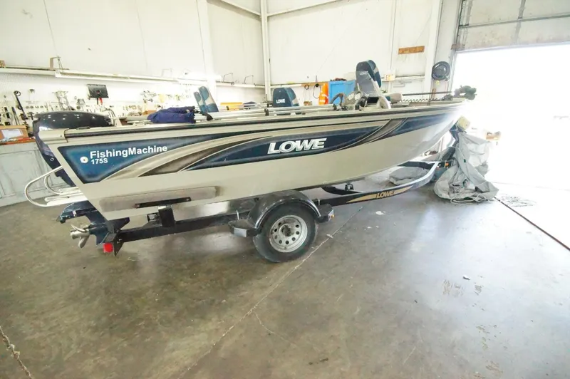 The Image of Lowe 17 2005 - 5552117