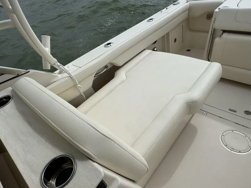 Slide: The Image of Grady-White Freedom 285 2023 - 5552288