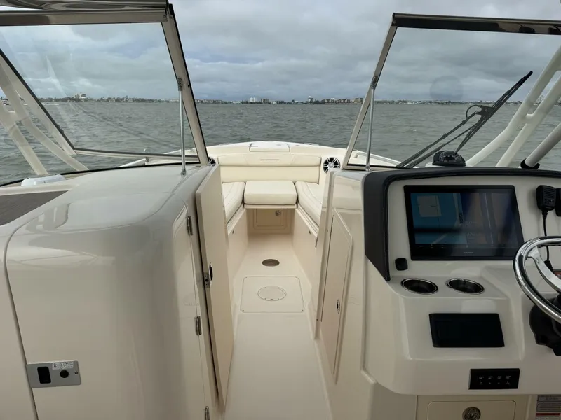 Slide: The Image of Grady-White Freedom 285 2023 - 5552292