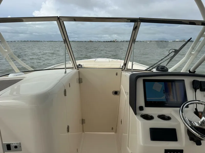 Slide: The Image of Grady-White Freedom 285 2023 - 5552293