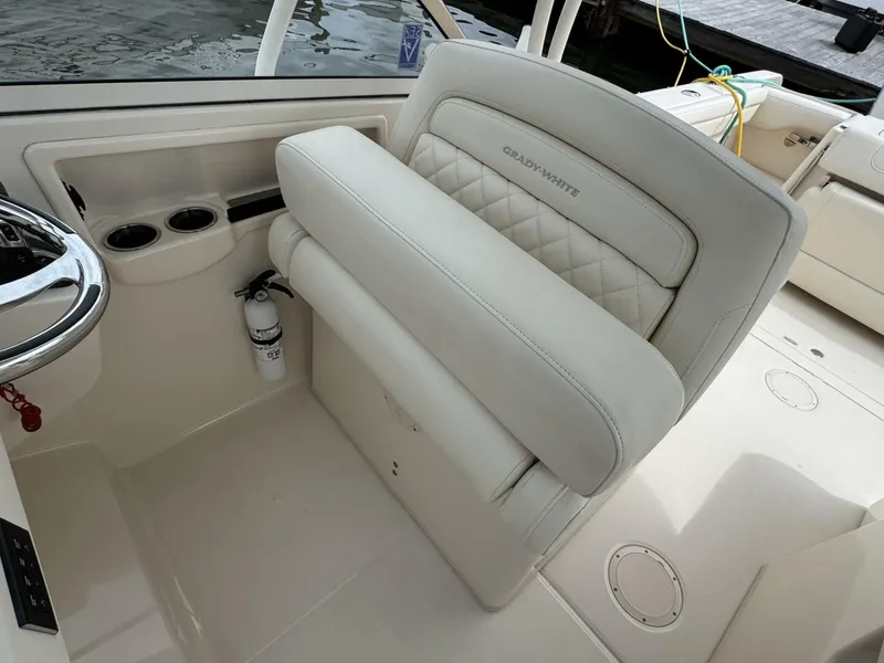 Slide: The Image of Grady-White Freedom 285 2023 - 5552298