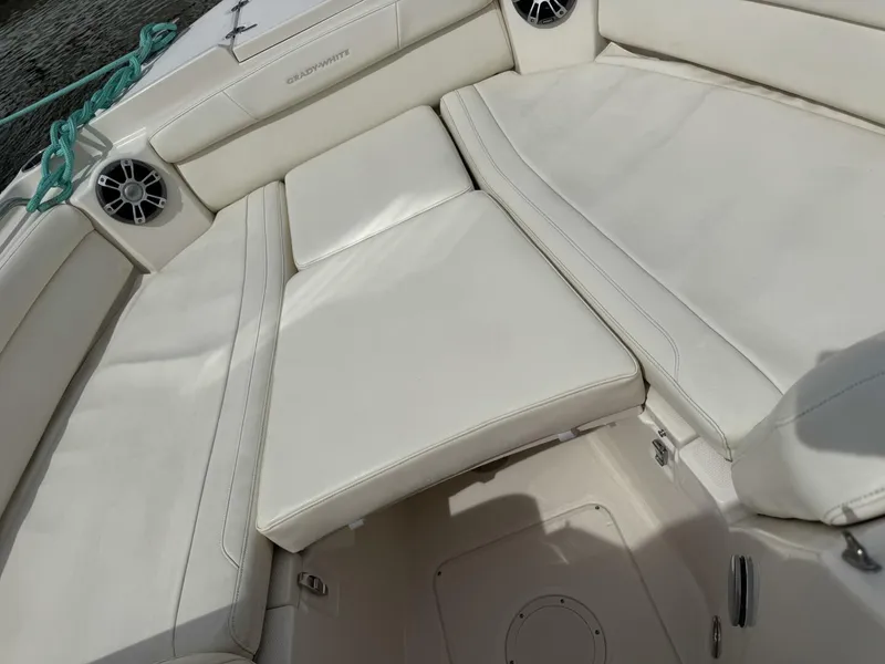 Slide: The Image of Grady-White Freedom 285 2023 - 5552299