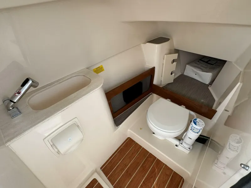 Slide: The Image of Grady-White Freedom 285 2023 - 5552300