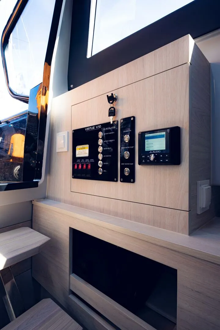 Slide: The Image of Virtue V10 T-Top 2026 - 5713025