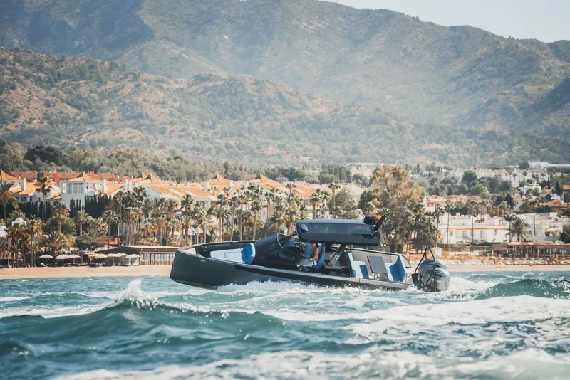 Slide: The Image of Virtue Yachts V10 T-Top - 5552639