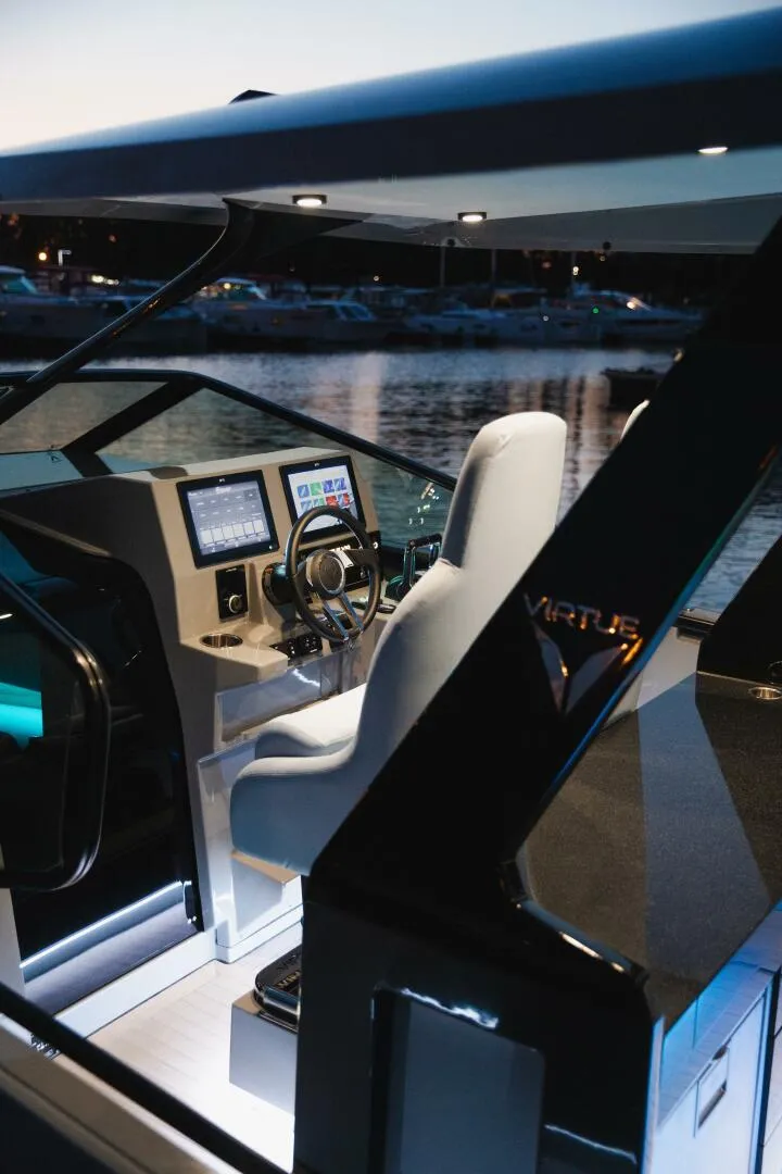 Slide: The Image of Virtue Yachts V10 T-Top Helm - 5552638