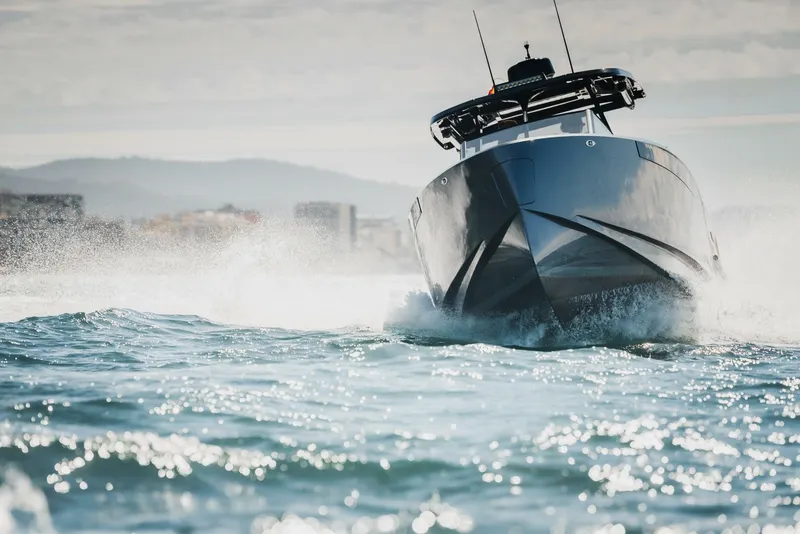 Slide: The Image of Virtue Yachts V10 T-Top - 5552641