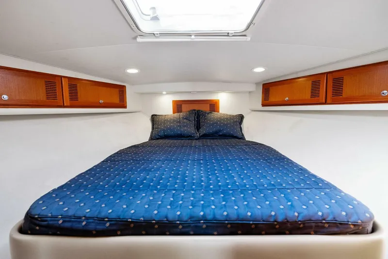 Slide: The Image of Cabo 40 Hardtop Express 2004 - 5552900