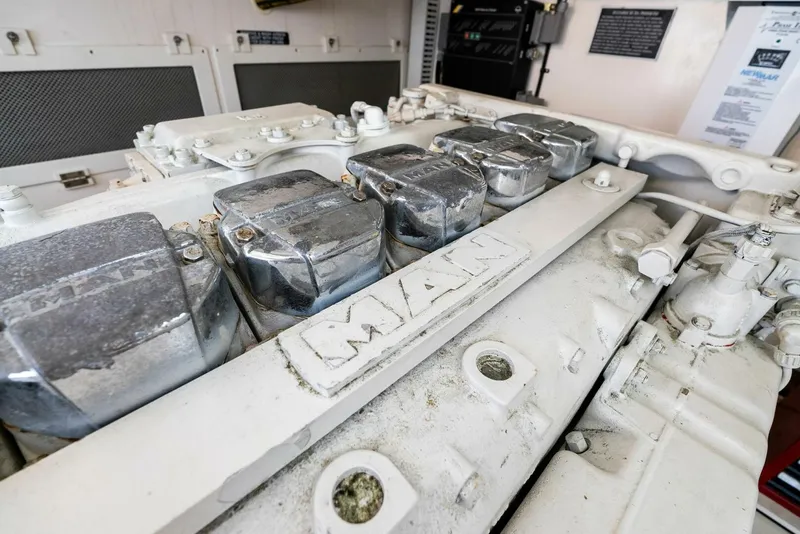 Slide: The Image of Cabo 40 Hardtop Express 2004 - 5552908