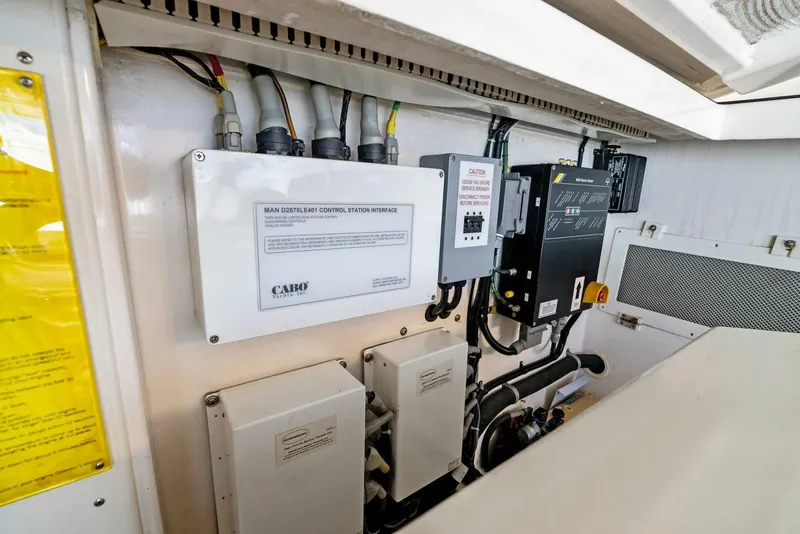 Slide: The Image of Cabo 40 Hardtop Express 2004 - 5552911