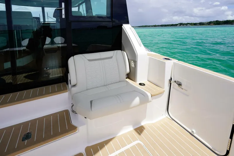 Slide: The Image of 2024 Tiara Yachts 48LE- LADY OGEA- Cockpit - 5556560