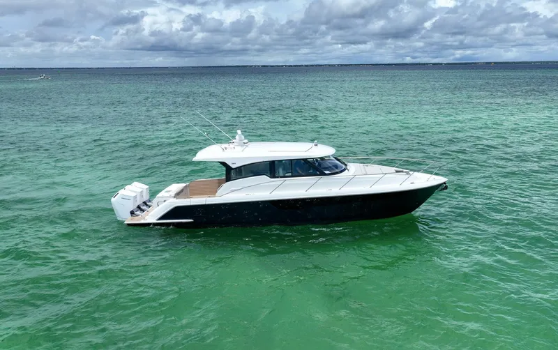 Slide: The Image of 2024 Tiara Yachts 48LE- LADY OGEA- Profile - 5556502