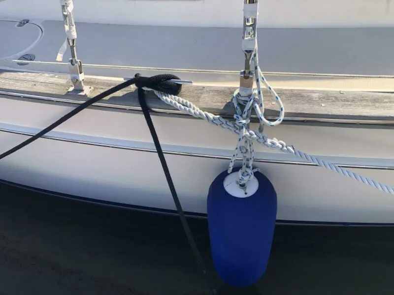 Slide: The Image of Island Packet 380 Cap rail not varnished - 5554629