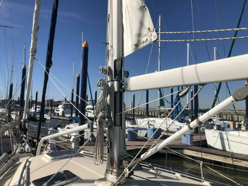 Slide: The Image of Island Packet 380 In-mast furling - 5554646