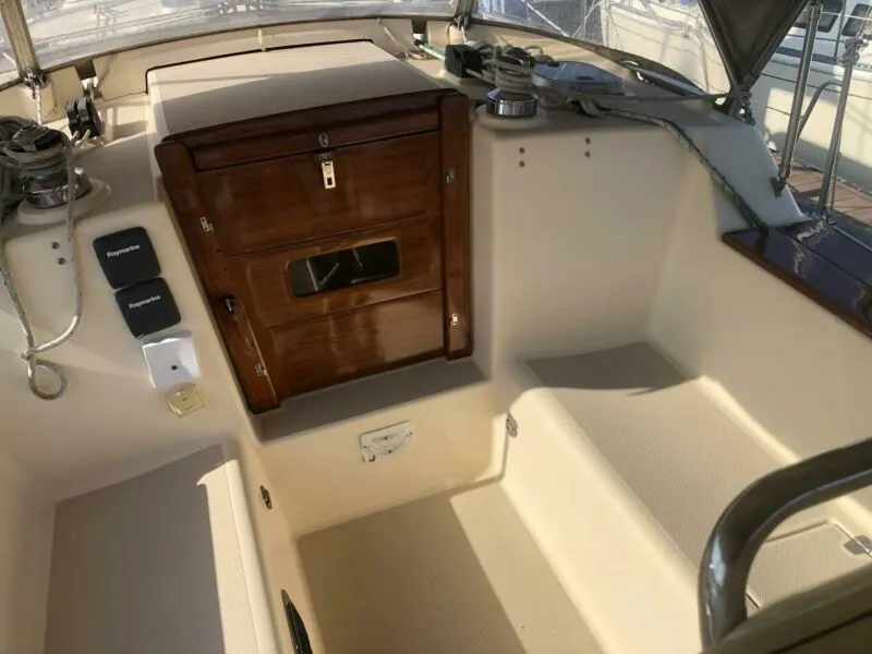 Slide: The Image of Island Packet 380 Fresh varnish in cockpit - 5554624