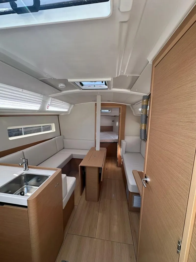 Slide: The Image of Jeanneau 380 2025 - 5561631