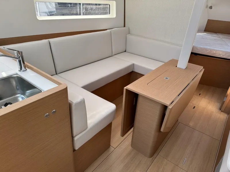 Slide: The Image of Jeanneau 380 2025 - 5561636