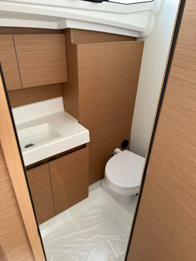 Slide: The Image of Jeanneau 380 2025 - 5561627