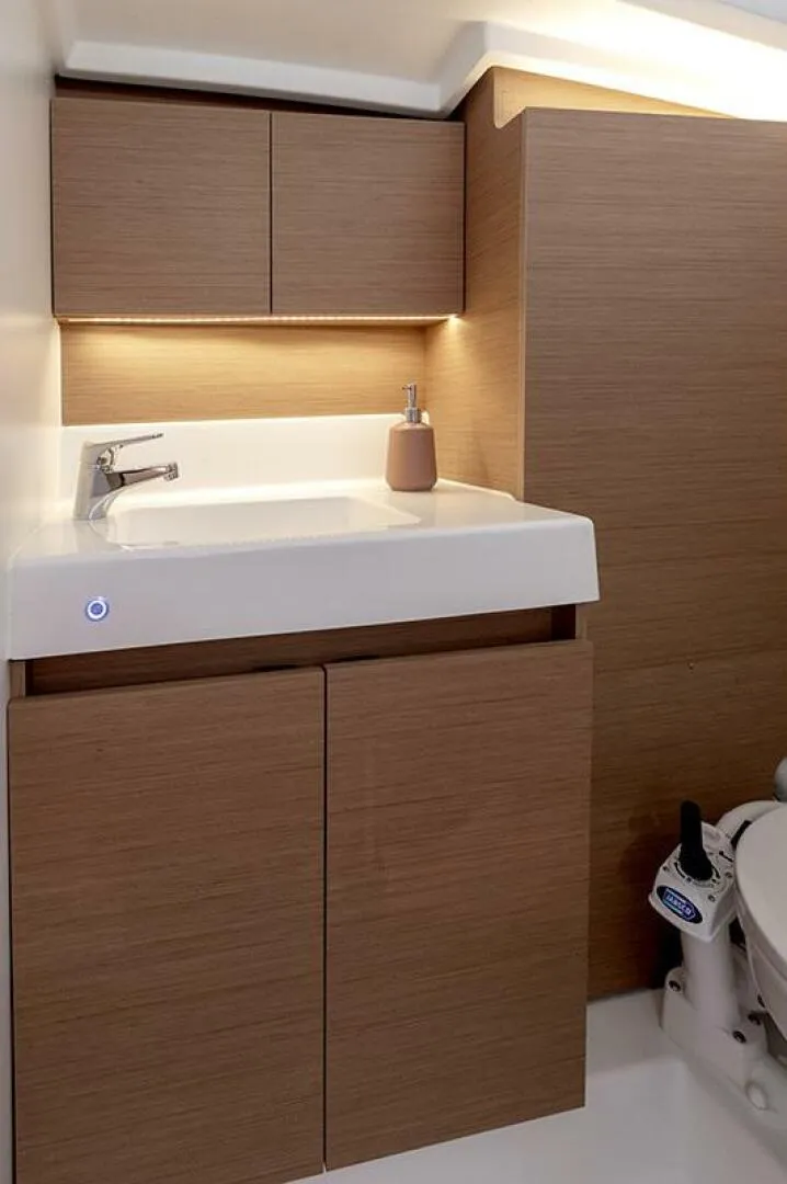 Slide: The Image of Jeanneau 380 2025 - 5558898